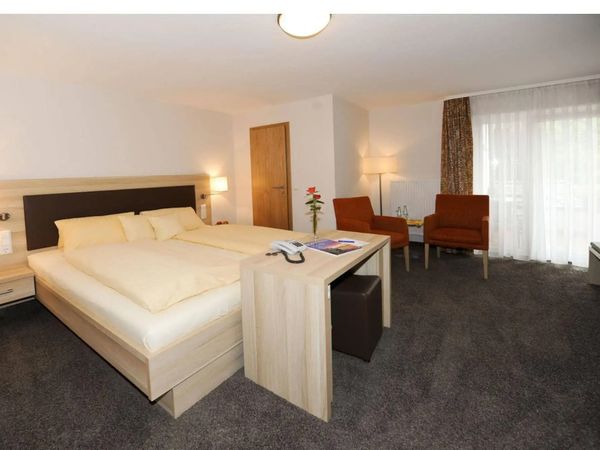 6 Tage Urlaub mit Frühstück im Hellers Twenty Four Ii - Hellers Twenty Four Ii in Friedrichshafen Unkategorisiert online kaufen