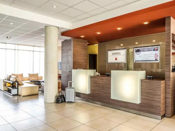 7 Tage Urlaub mit Frühstück im Hotel ibis Friedrichshafen Airport Messe - Hotel ibis Friedrichshafen Airport Messe Unkategorisiert online kaufen